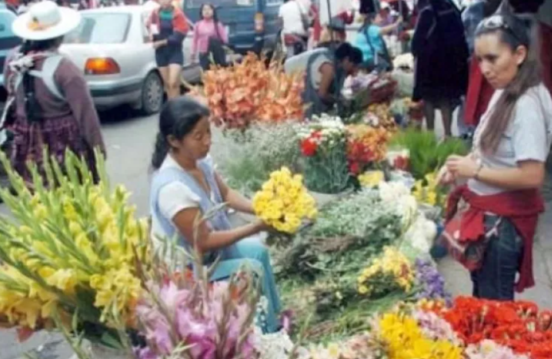 A pocos días de Todos Santos, rematan flores debido a los bloqueos