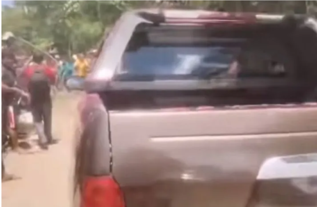 Cocaleros del trópico realizaron rastrillaje a tres vehículos en la Novena División del Ejército