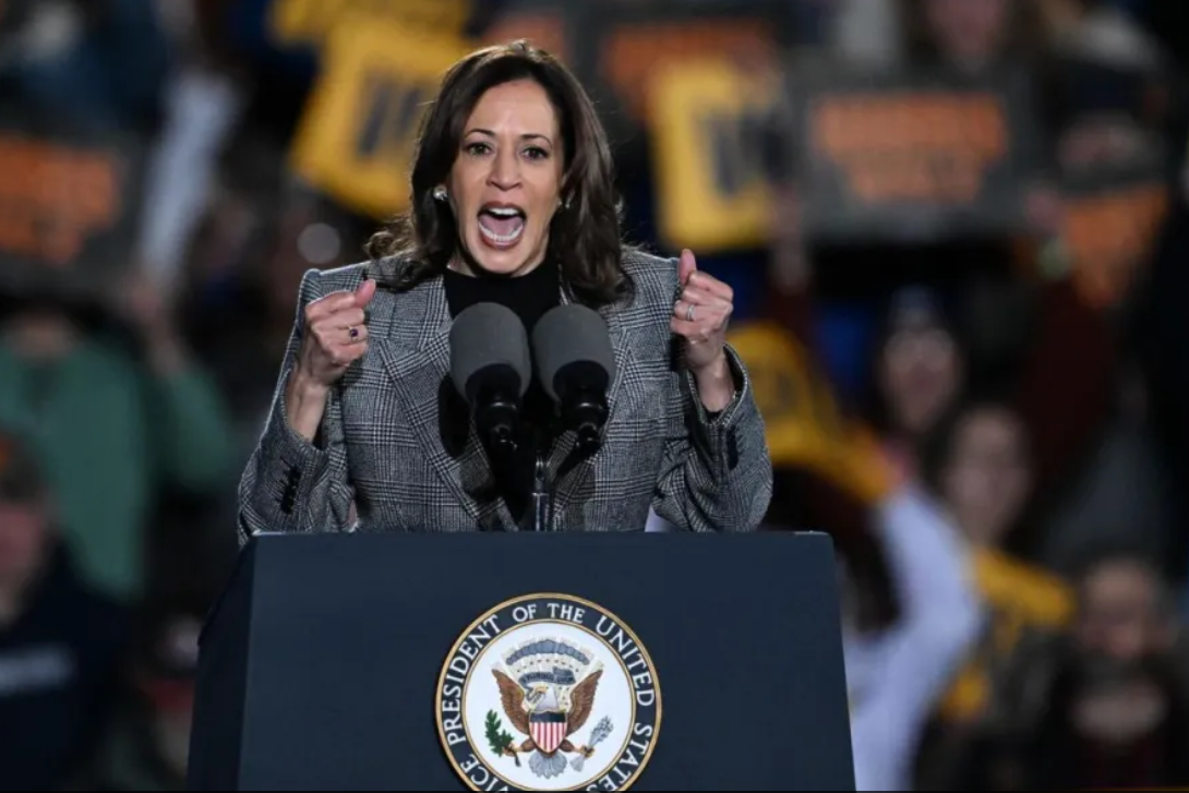 Harris ofrece un «liderazgo nuevo» desde el lugar donde Trump instigó asalto al Capitolio