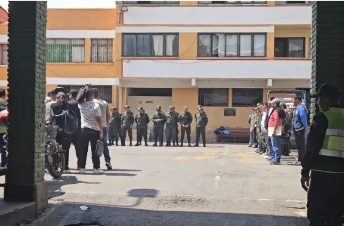 Policía se retira del Chapare, suman pedidos de intervención militar y el Gobierno no descarta acudir a las FFAA