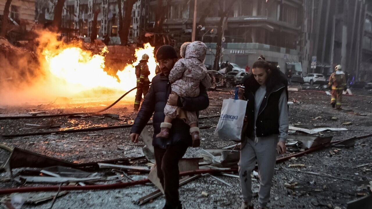 Rusia lanza 103 drones contra Ucrania y bombardea Jersón; varios muertos y heridos