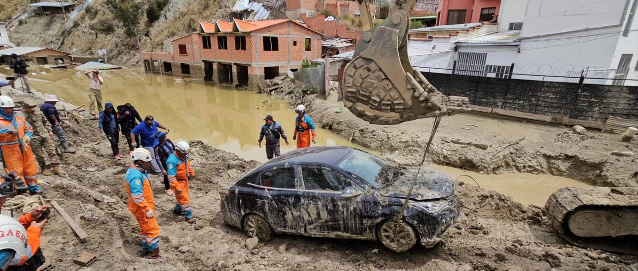 Defensa Civil confirma 9 muertos y 300 familias afectadas por lluvias y deslizamientos en Bolivia