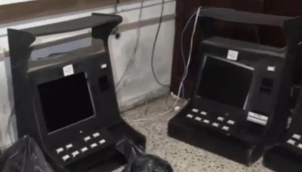 Intervienen casa de juegos clandestina e incautan 50 máquinas de azar en Santa Cruz