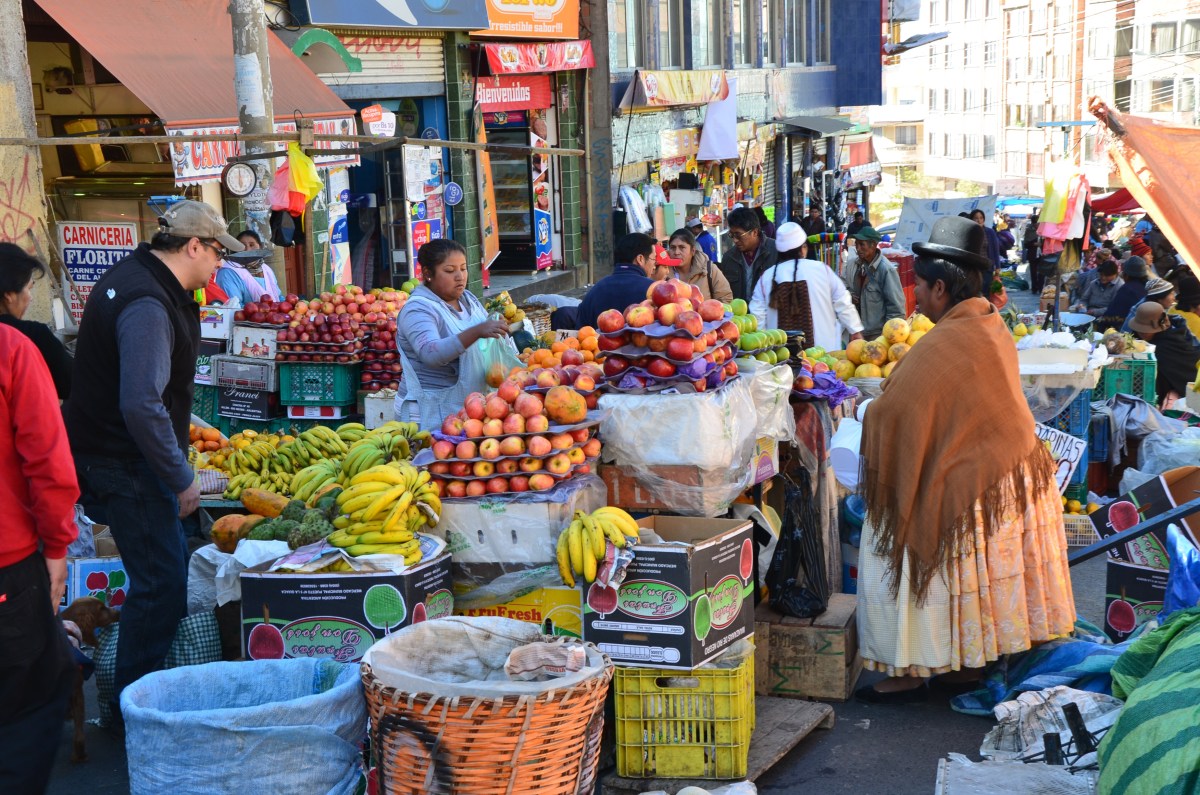 Mercados y aeropuertos refuerzan medidas de bioseguridad por aumento de casos de Covid-19