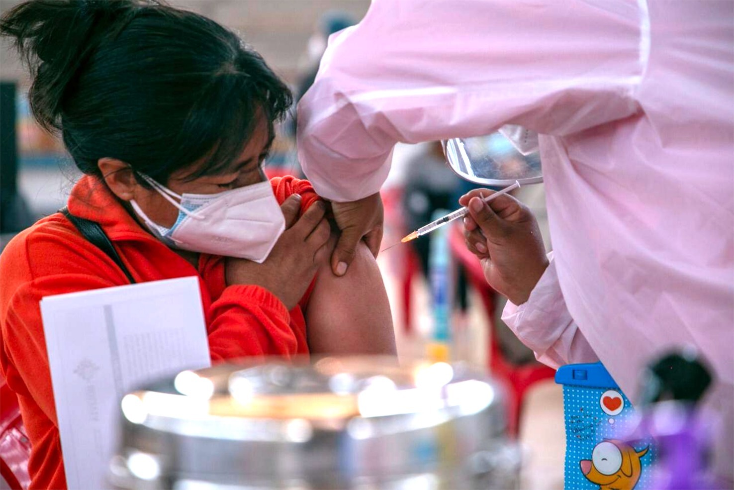 31 municipios de Bolivia reportan casos de Covid-19; anuncian llegada de medio millón de vacunas