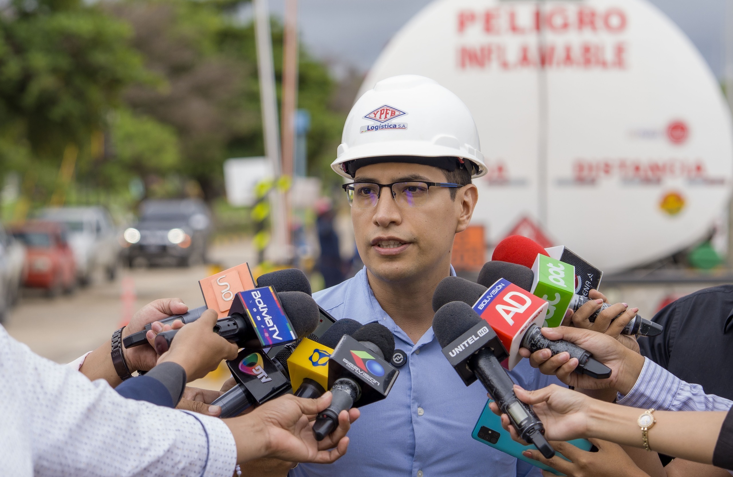 YPFB Inicia la Descarga de 250 Cisternas de Combustible para Aliviar la Crisis en Santa Cruz