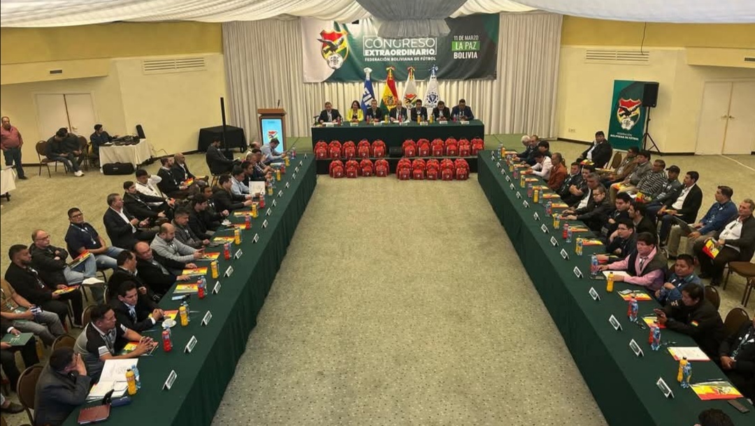 Entel y Cotas se quedan con los derechos de transmisión del fútbol boliviano bajo un nuevo modelo asociativo