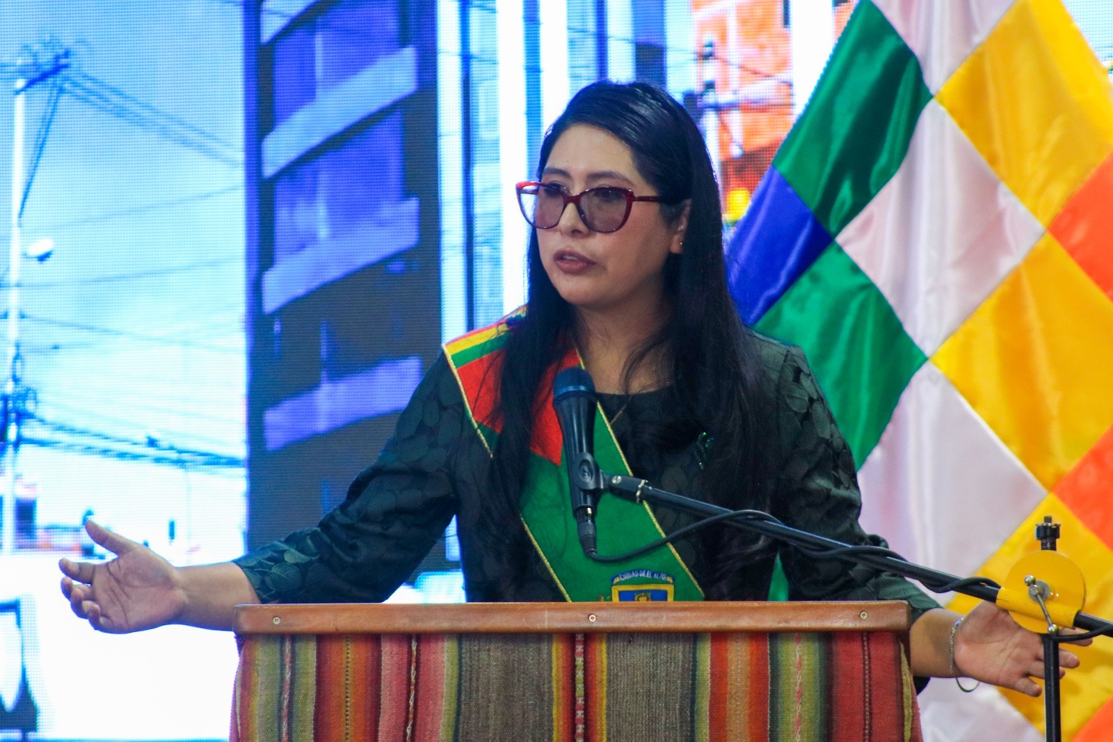 Eva Copa celebra los 40 años de El Alto con críticas al evismo: «Trabajamos para el pueblo, no para el jefe»