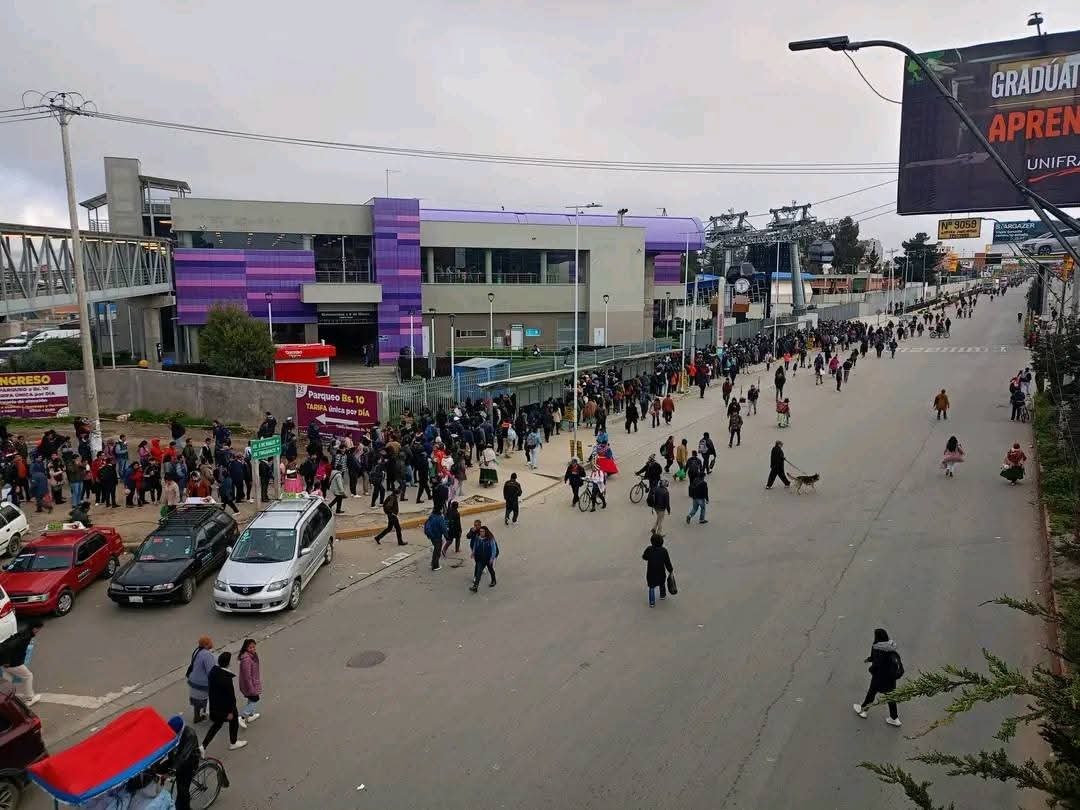 Choferes de El Alto suspenden paro indefinido y anuncian paro de 48 horas la próxima semana