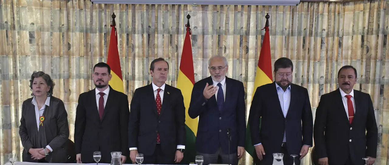 Carlos Mesa anuncia tres encuestas para definir al candidato del bloque opositor