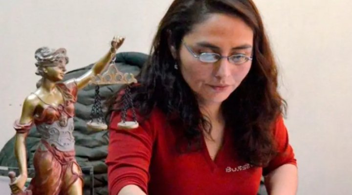 Aprehenden a vocal Claudia Castro por presunto vínculo con red judicial que operó desde el Ministerio de Justicia