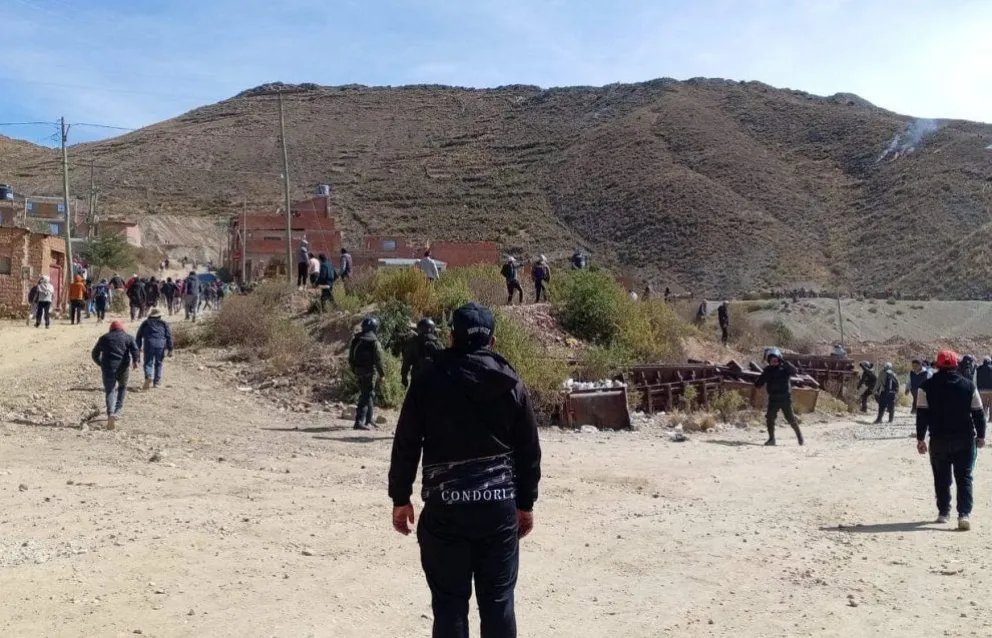 Llallagua aislada y cercada: violencia, desabastecimiento y más de 60 heridos en medio del bloqueo