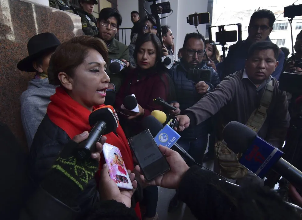 Gobierno acusa a Ruth Nina de terrorismo y pide su denuncia para sentar precedente legal