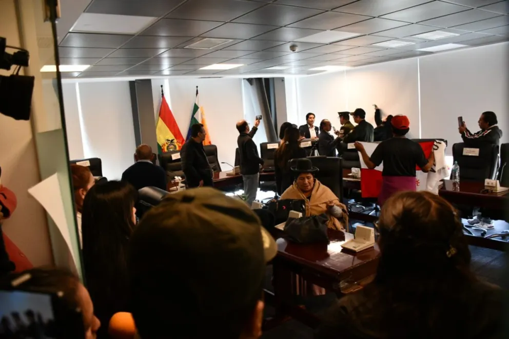 Tensión en comisión de Diputados por intento de reinstalar sesión sobre contrato de litio con firma rusa