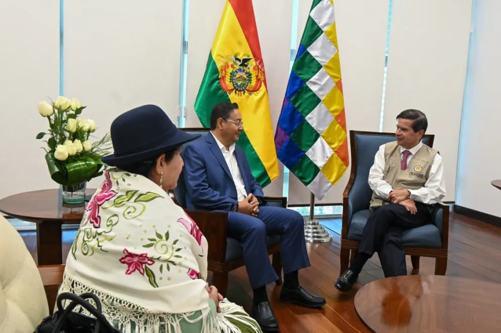 Arce se compromete con la Misión de Observación Electoral de la OEA a garantizar una transición democrática en Bolivia