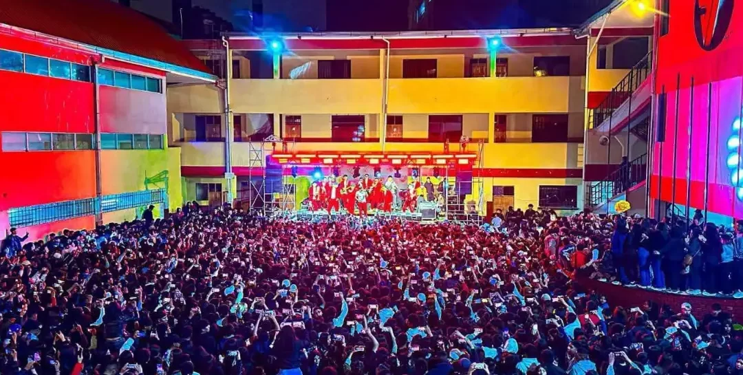 Avalancha humana en colegio de Oruro deja una estudiante fallecida y otra en terapia intensiva