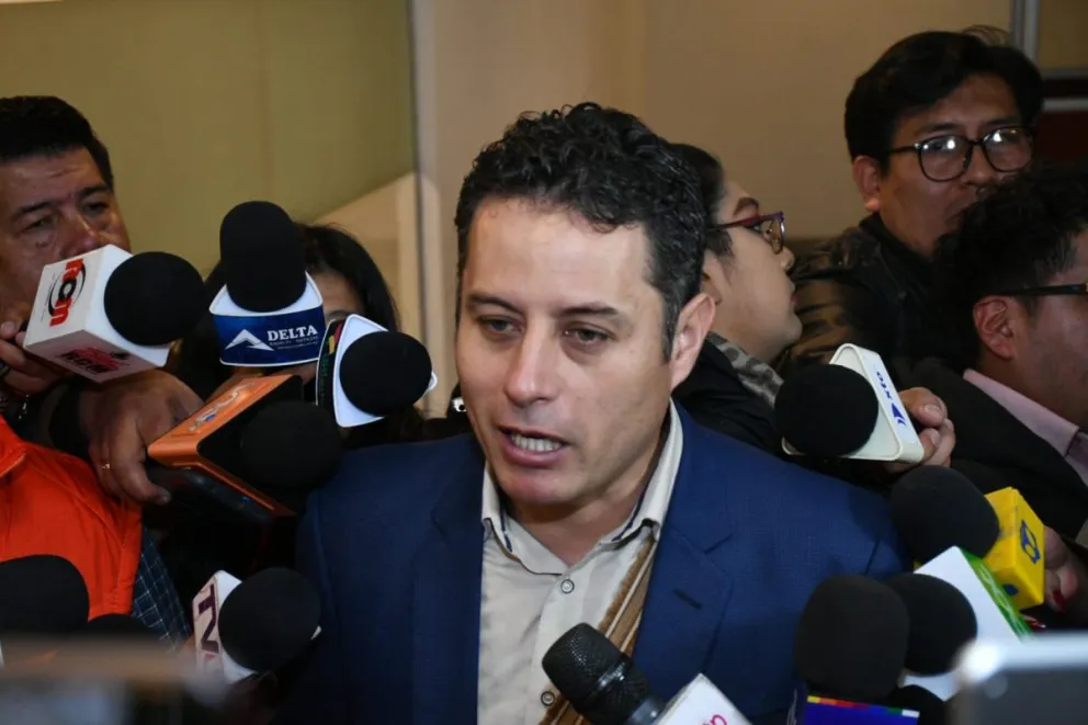 Sistema universitario reprueba declaraciones “irresponsables” del candidato Lara sobre la autonomía y titulación