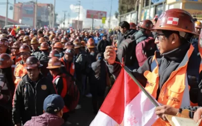 Mineros marchan a La Paz exigiendo garantías laborales y freno a los avasallamientos