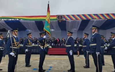 Arce llama a la FAB a estar lista para defender la soberanía ante posibles amenazas externas