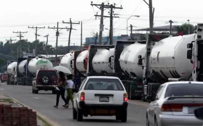 Arce responsabiliza a la Asamblea Legislativa por la escasez de combustibles en el país