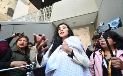 Brenda Lafuente intenta notificar a Arce en la Casa Grande y denuncia que se niega a prueba de ADN alegando esterilidad