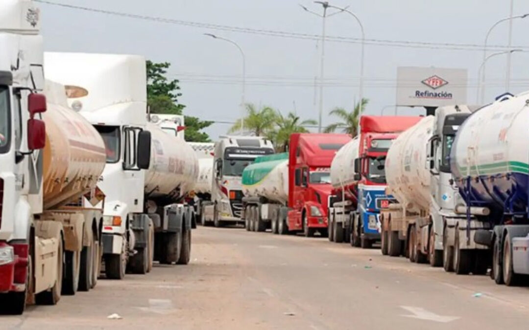 Crisis de combustible pone en riesgo la soberanía alimentaria: CAO y Comité pro Santa Cruz exigen acción inmediata al Gobierno