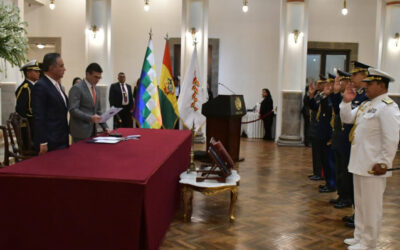 Rodrigo Paz posesiona al nuevo Alto Mando Militar y designa al general Víctor Hugo Balderrama como comandante de las FFAA