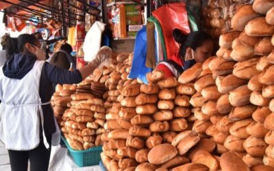 Panificadores federados agreden a vendedores que mantienen el pan a 50 centavos en La Paz
