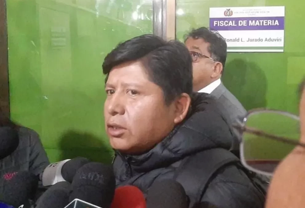 Juan Carlos Huarachi se presenta ante la Fiscalía y niega acusaciones: “El que nada tiene, nada teme”