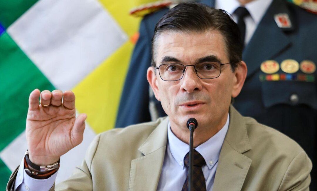 Paz: Dólar se estabiliza y hay más combustible, pero urge garantizar sostenibilidad económica