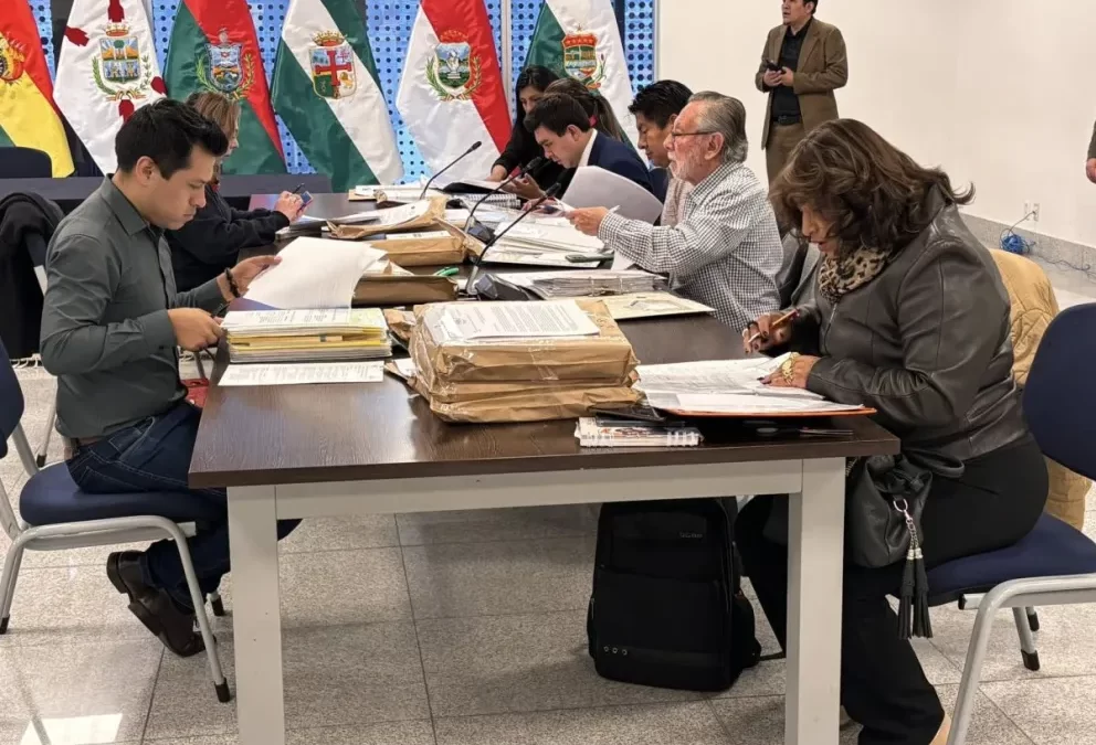 Comisión Mixta inicia revisión exprés de 440 postulantes a vocales del TSE