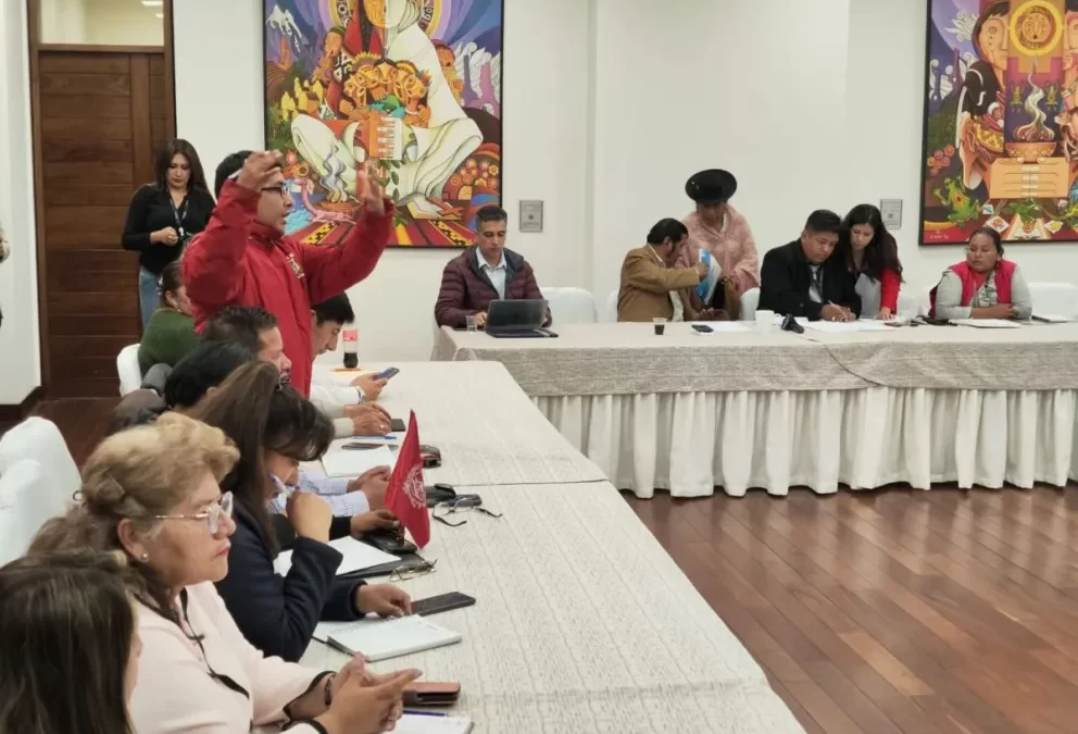 Gobierno ratifica diálogo con todos los sectores y denuncia traslado de personas desde el Chapare para bloqueos