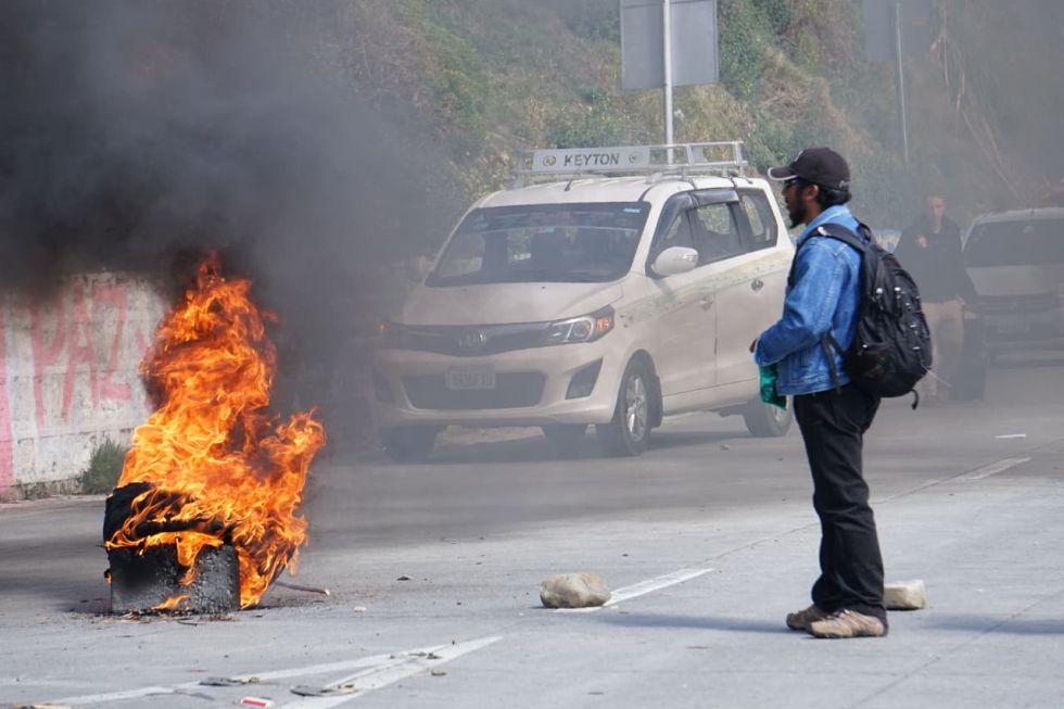 36 bloqueos afectan las carreteras de Bolivia este jueves por la tarde