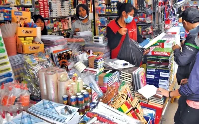 Útiles escolares registran una rebaja de hasta el 50% y alivian el gasto familiar en Santa Cruz