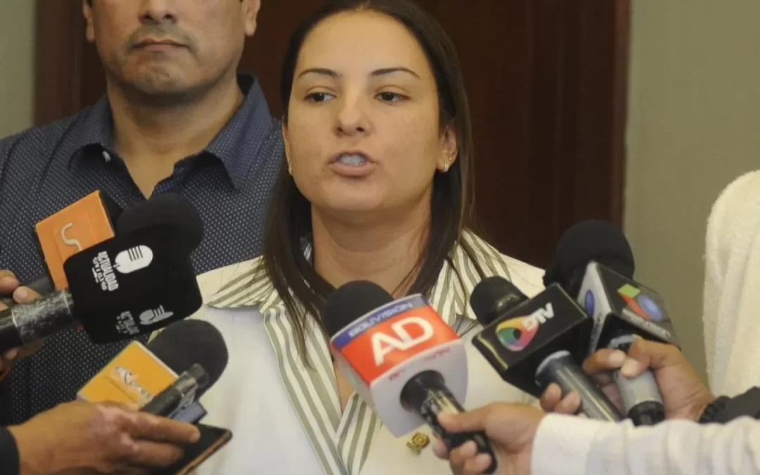 Exdiputada Laura Rojas es trasladada a clínica en Santa Cruz tras descompensarse bajo custodia policial