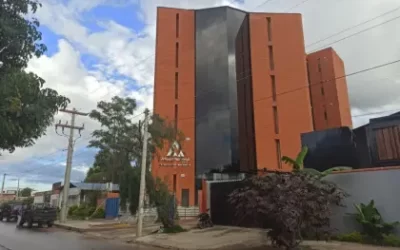Transparencia denuncia a exjefa de la Aduana por sobreprecio millonario en edificio de Tarija