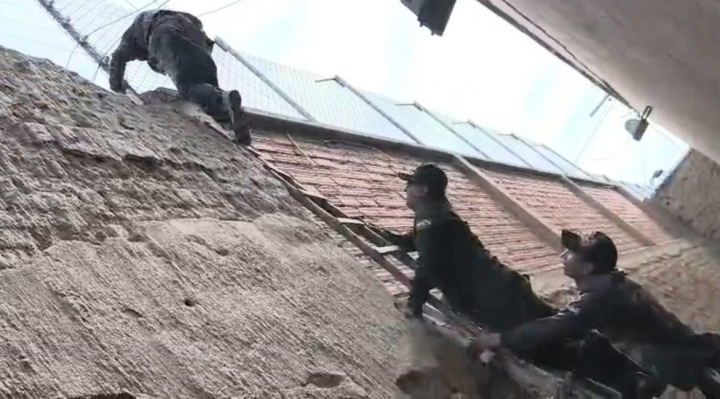 Policía evita fuga en la cárcel de Oruro tras descubrir a interno sobre el muro perimetral