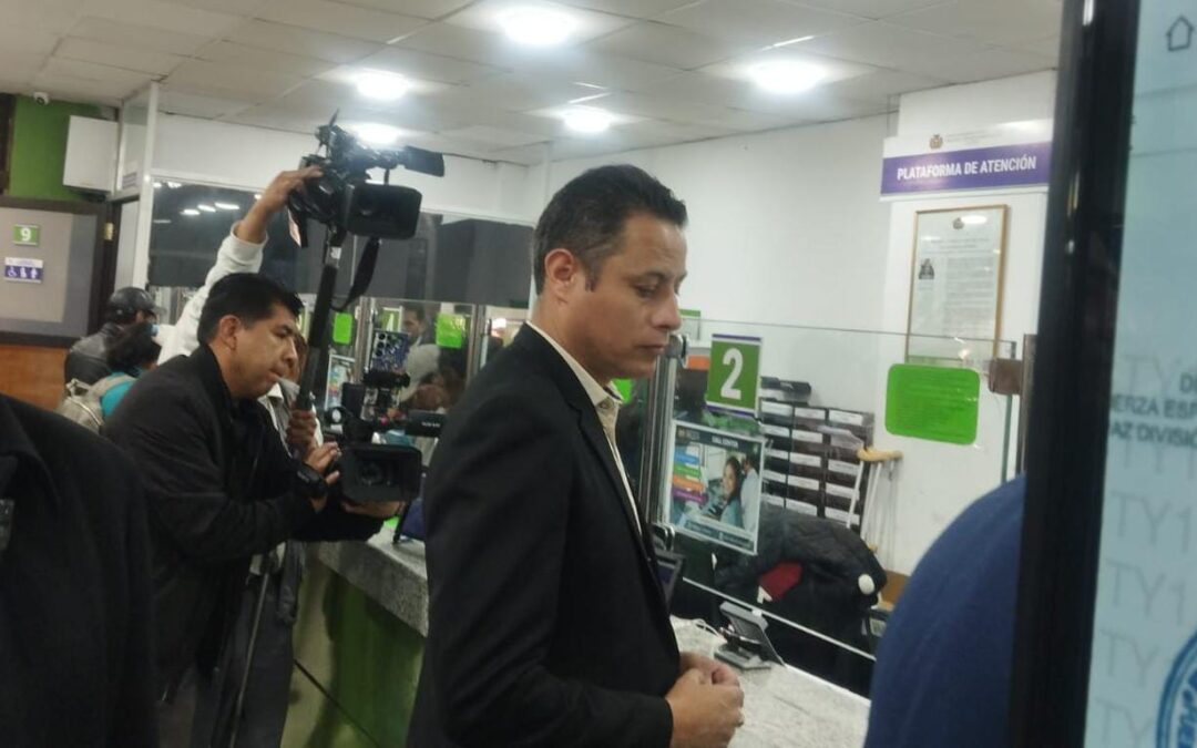 Vicepresidente Edmand Lara denuncia al presidente de YPFB por presunto sobreprecio en combustible y pide su aprehensión