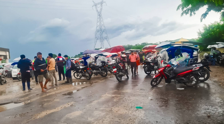 Transportistas bloquean rutas en el Trópico de Cochabamba por mala calidad de la gasolina