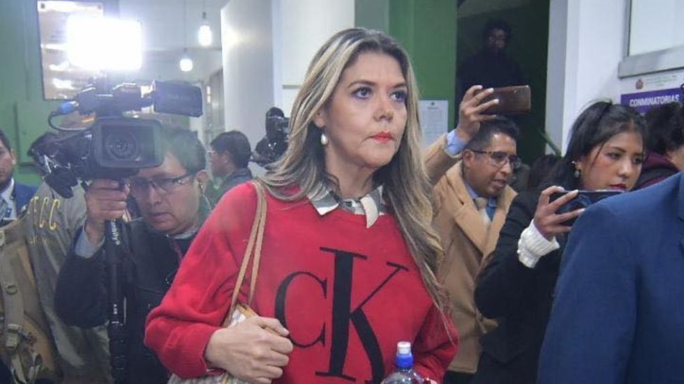 Dictan 90 días de detención preventiva para Gabriela Delgadillo, exgerente de YPFB, por presunta usurpación de funciones