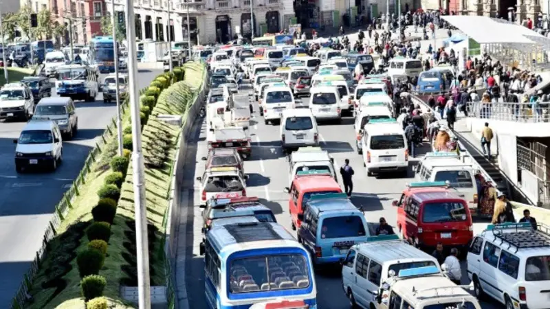 Choferes de La Paz recibirán resarcimiento en 48 horas por daños tras uso de gasolina de mala calidad
