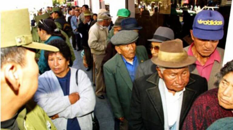 Rodrigo Paz decreta aumento del 18,12% para jubilados del Senasir en Bolivia
