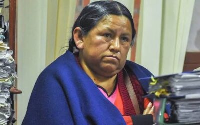 Justicia declara rebelde a la exministra Nemesia Achacollo y ordena su aprehensión por no asistir a su audiencia cautelar