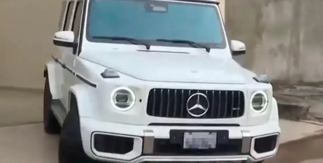 Vehículo de lujo Mercedes AMG G63 valuado en $us 200.000 fue hallado en la casa donde se ocultaba Sebastián Marset en Santa Cruz