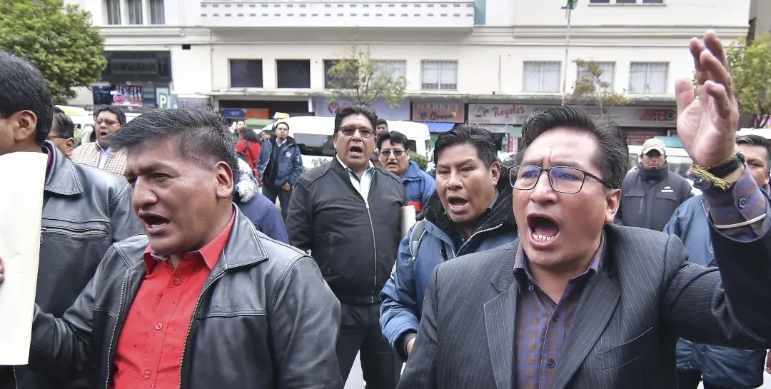 Paro del transporte en La Paz: convocan bloqueos y advierten con medida indefinida por crisis de combustible