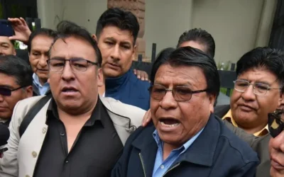 Choferes en La Paz exigen dialogar con Rodrigo Paz y advierten paro nacional indefinido por crisis de gasolina