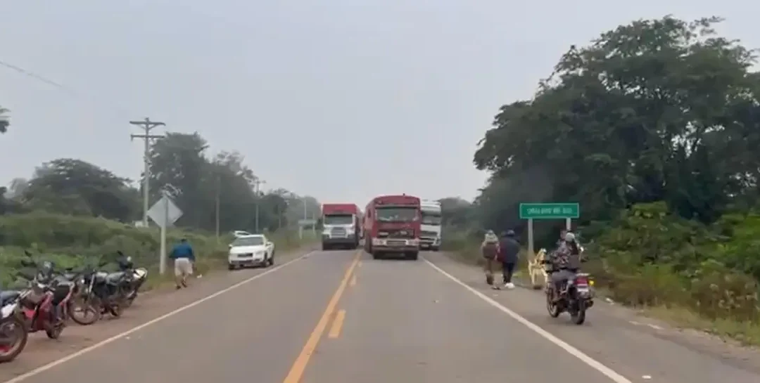 Bloqueo en San Ignacio de Velasco exige nuevas elecciones municipales por presuntas irregularidades