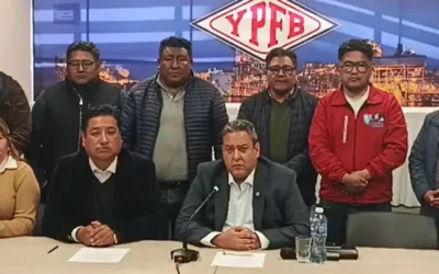 YPFB y transporte sellan acuerdo por combustible y se levantan bloqueos en El Alto