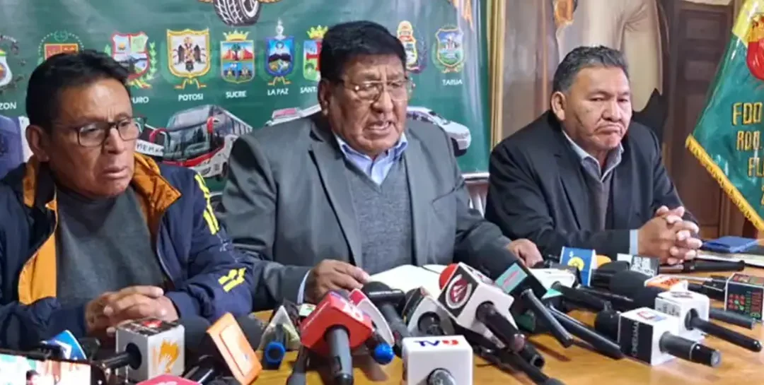 Choferes exigen reunión con el Gobierno en 48 horas por falta de combustible y advierten que “ya no toleran más”