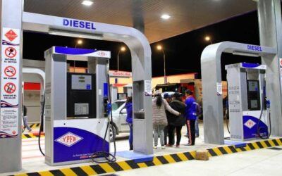 Diésel a Bs 18: ¿quiénes deben pagar el nuevo precio referencial? Estos son los tres grupos